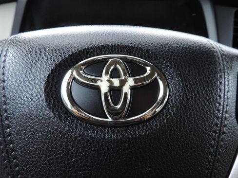 Used 2019 Toyota Sienna XLE w/ XLE Navigation Package FWD image 27
