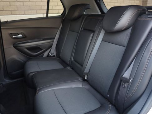 Used 2021 Chevrolet Trax LT w/ LT Convenience Package FWD image 23
