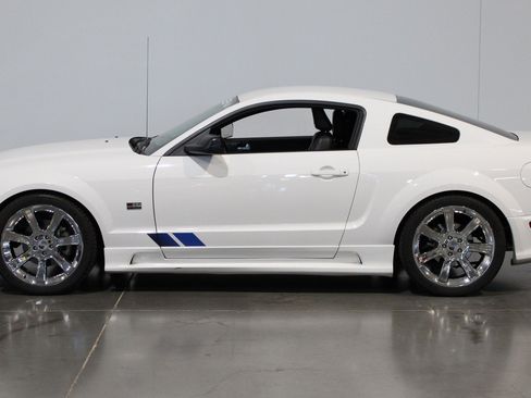 Used 2005 Ford Mustang GT RWD image 30
