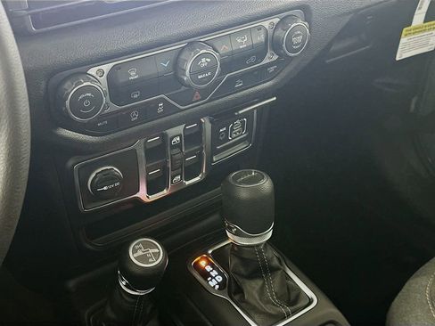 New 2026 Jeep Gladiator Sport image 15