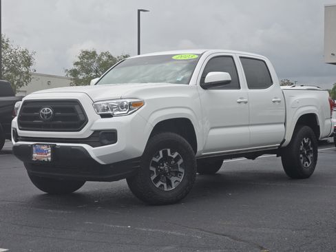 Used 2023 Toyota Tacoma SR image 2
