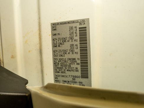 Certified 2025 Nissan Rogue SV image 21