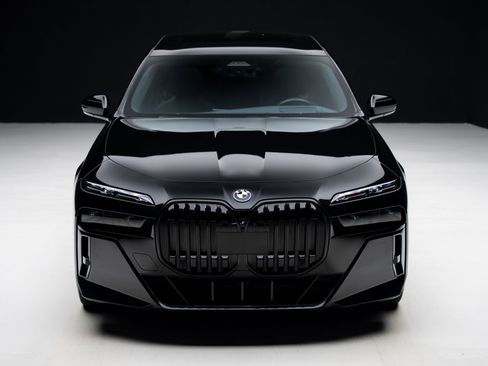 Used 2024 BMW i7 xDrive60 w/ Executive Package image 5