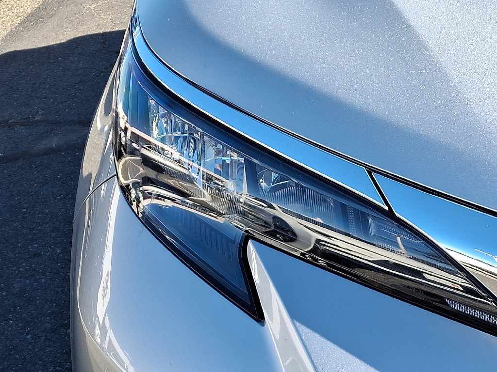 Certified 2025 Toyota Sienna XLE FWD image 9