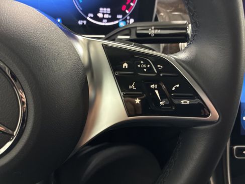 Used 2025 Mercedes-Benz GLC 350e GLC 350e image 12