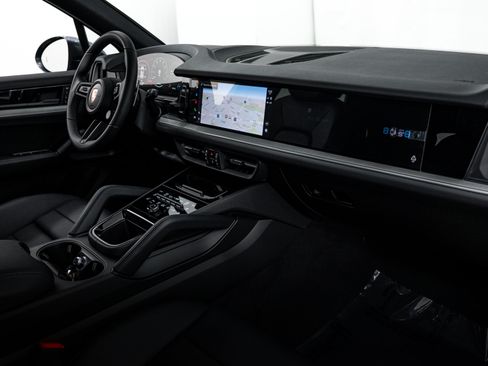 Certified 2026 Porsche Cayenne AWD/4WD image 12