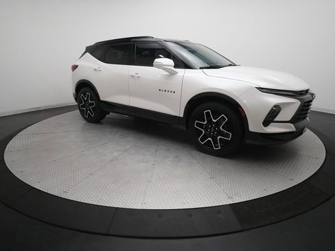 Used 2025 Chevrolet Blazer RS w/ Driver Confidence II Package AWD/4WD image 11