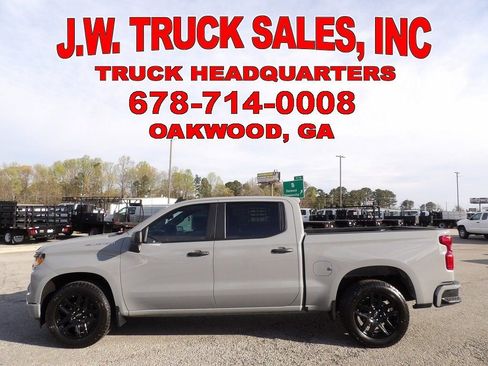 Used 2024 Chevrolet Silverado 1500 Custom RWD image 2