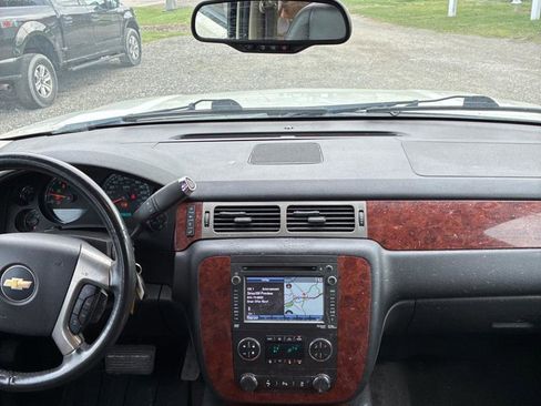 Used 2014 Chevrolet Suburban LTZ image 14