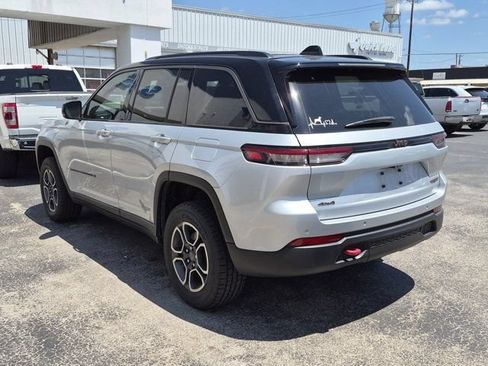Used 2022 Jeep Grand Cherokee Trailhawk AWD/4WD image 8
