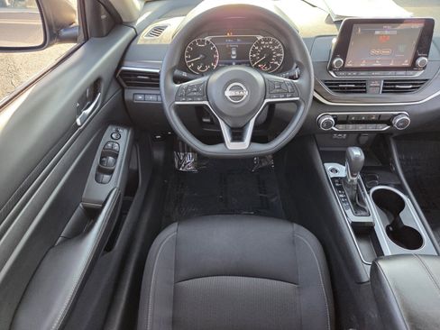 Used 2024 Nissan Altima 2.5 SV image 12