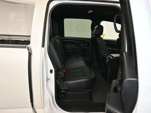 Used 2019 Nissan Titan SL w/ Midnight Edition image 41