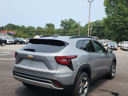 Used 2024 Chevrolet Trax LT w/ Driver Confidence Package FWD image 5