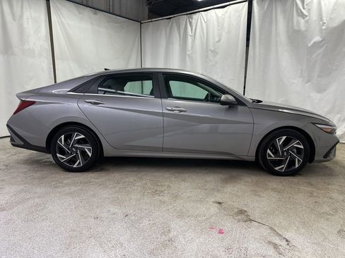 Used 2025 Hyundai Elantra SEL image 6