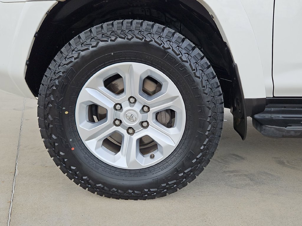 Used 2021 Toyota 4Runner SR5 AWD/4WD image 32