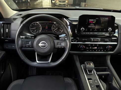 Used 2025 Nissan Pathfinder SV FWD image 15