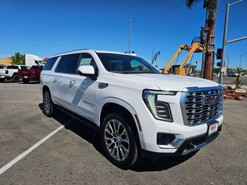 New 2026 GMC Yukon XL Denali w/ Denali Reserve Package AWD/4WD image 4