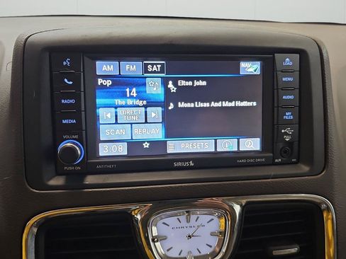 Used 2015 Chrysler Town & Country Touring-L w/ Driver Convenience Group FWD image 16
