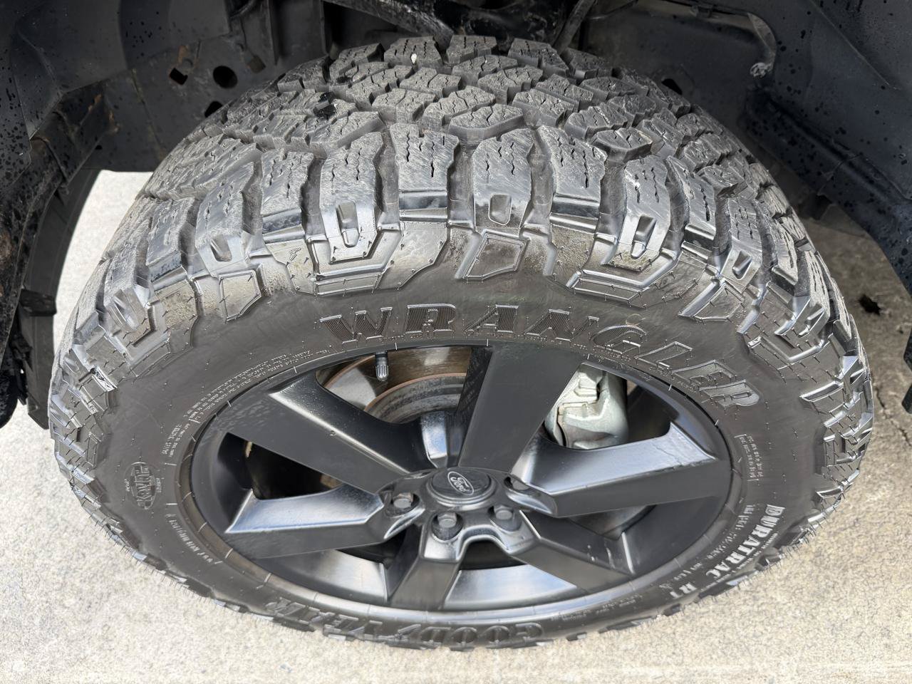 Used 2015 Ford F150 Lariat w/ Equipment Group 502A Luxury AWD/4WD image 18