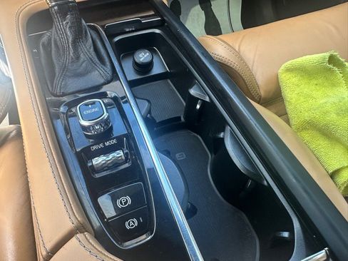 Used 2017 Volvo XC90 T6 Momentum w/ Vision Package image 29