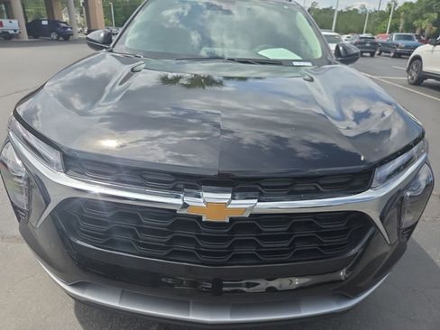 Used 2025 Chevrolet Trax LT FWD image 9