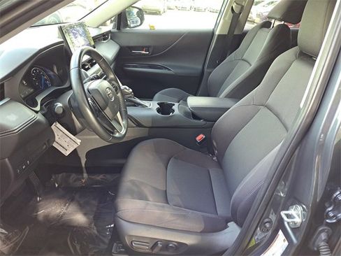 Used 2024 Toyota Venza LE image 12