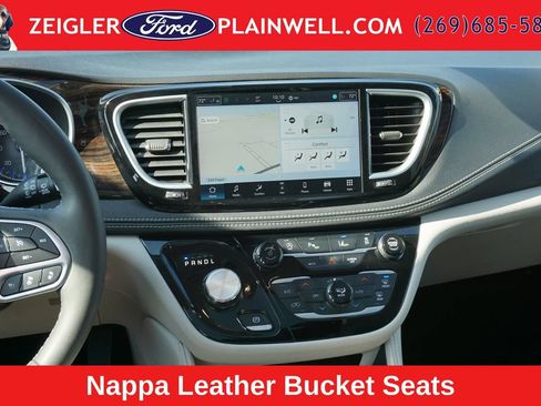 Used 2024 Chrysler Pacifica Limited FWD image 17