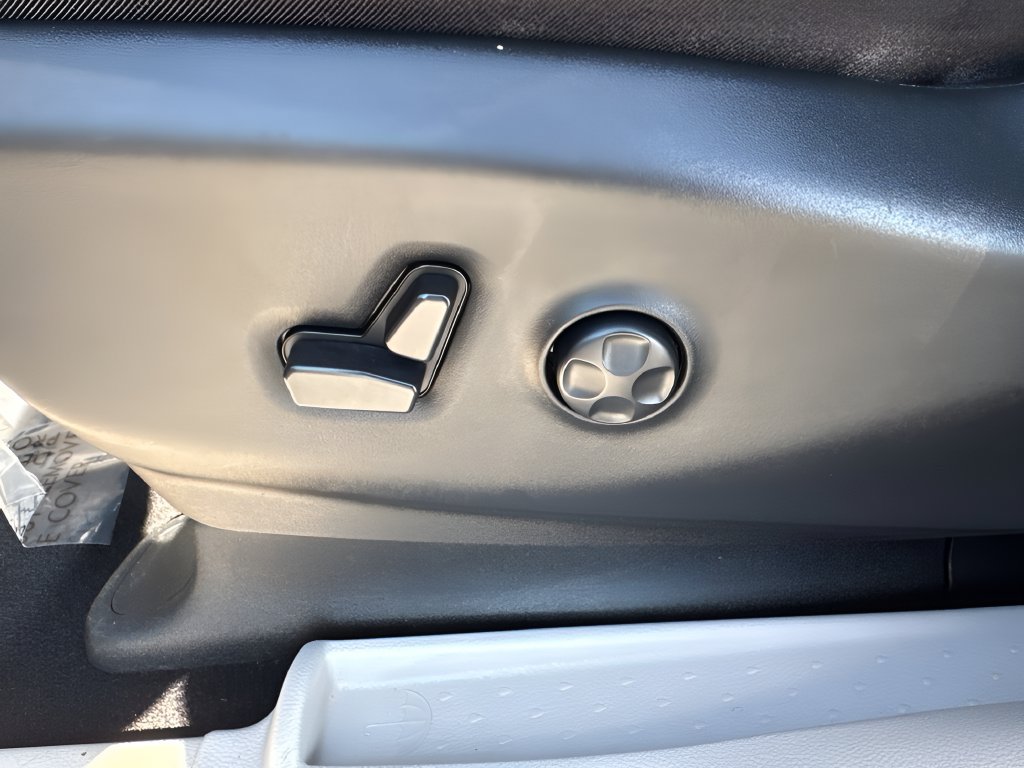 Used 2024 Chrysler Pacifica Limited FWD image 10