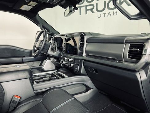 Used 2025 Ford F450 Platinum image 19