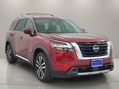 Certified 2025 Nissan Pathfinder Platinum w/ Cargo Package FWD image 1