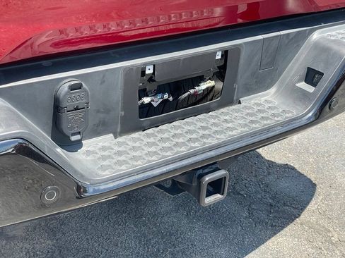 Used 2025 Chevrolet Colorado Z71 AWD/4WD image 30