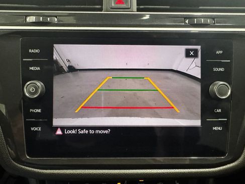 Used 2024 Volkswagen Tiguan SE FWD image 9