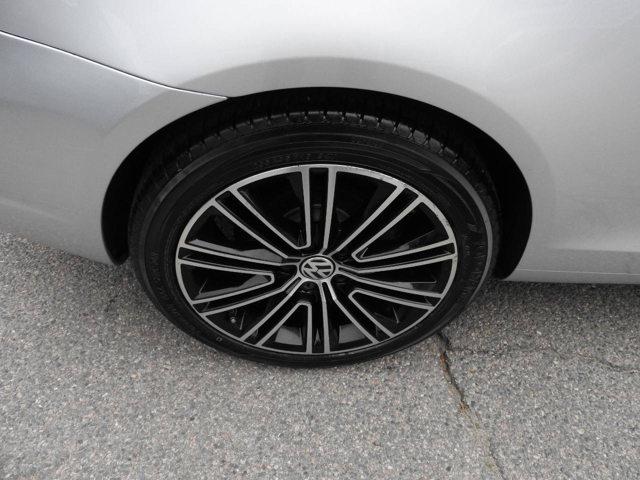 Used 2013 Volkswagen Eos FWD image 20