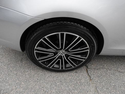 Used 2013 Volkswagen Eos FWD image 20