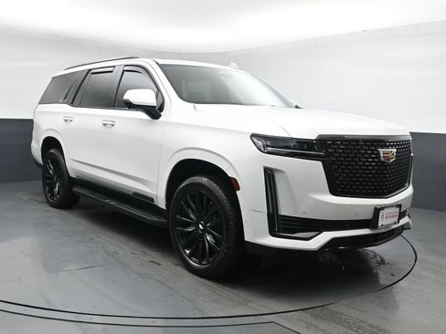 Used 2024 Cadillac Escalade Premium Luxury AWD/4WD image 2