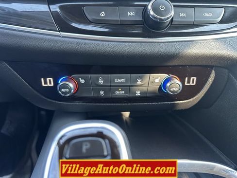 Used 2019 Buick Enclave Essence AWD/4WD image 22