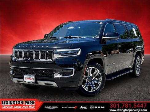 Used 2024 Jeep Wagoneer L Series II w/ Flexible Seating Group AWD/4WD image 3