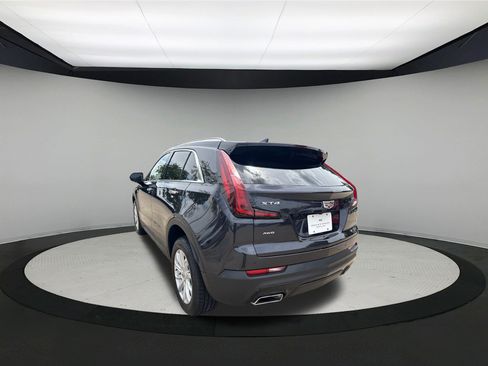 Used 2022 Cadillac XT4 Luxury w/ Cold Weather Package AWD/4WD image 5