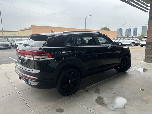Used 2024 Volkswagen Atlas Cross Sport SE w/ Panoramic Sunroof Package AWD/4WD image 3