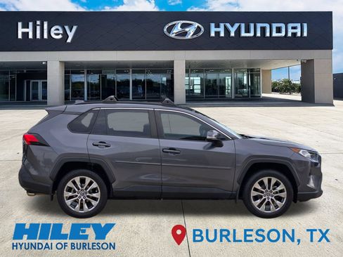 Used 2021 Toyota RAV4 XLE Premium FWD image 3