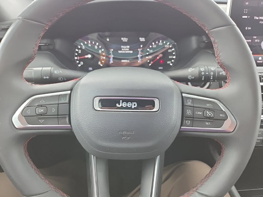 Used 2025 Jeep Compass Trailhawk AWD/4WD image 19