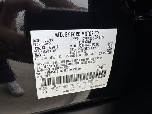 Used 2020 Ford Explorer Platinum w/ Premium Technology Package AWD/4WD image 30