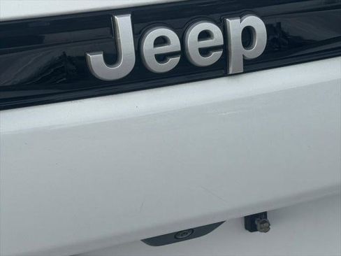 Certified 2025 Jeep Grand Cherokee Laredo image 35