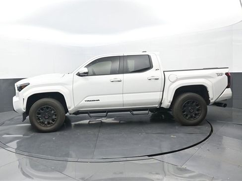 Used 2024 Toyota Tacoma TRD Sport w/ TRD Sport Upgrade Package image 7
