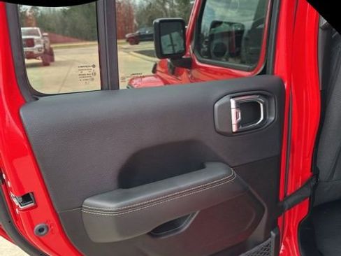 Used 2025 Jeep Wrangler Sahara image 20