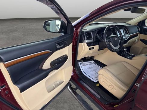Used 2017 Toyota Highlander Limited Platinum image 9