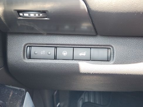 Used 2025 Nissan Pathfinder SL FWD image 22