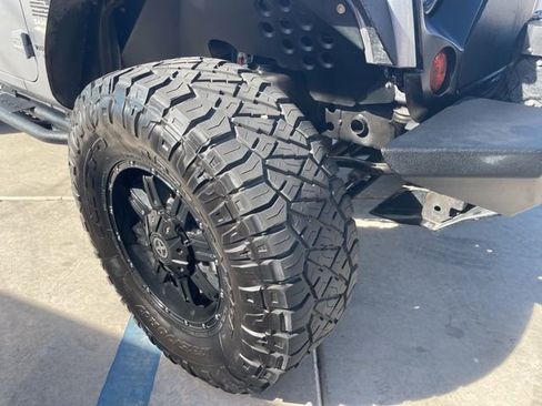 Used 2013 Jeep Wrangler Unlimited Sahara w/ Dual Top Group image 7