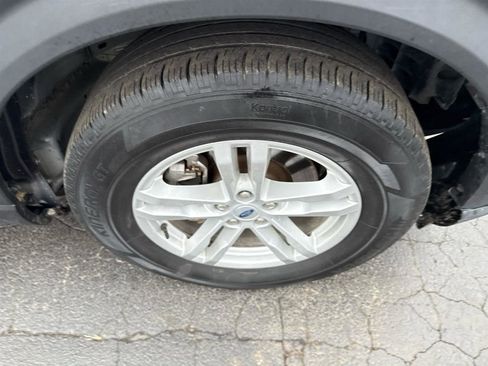 Used 2023 Ford Explorer XLT w/ Equipment Group 202A image 10