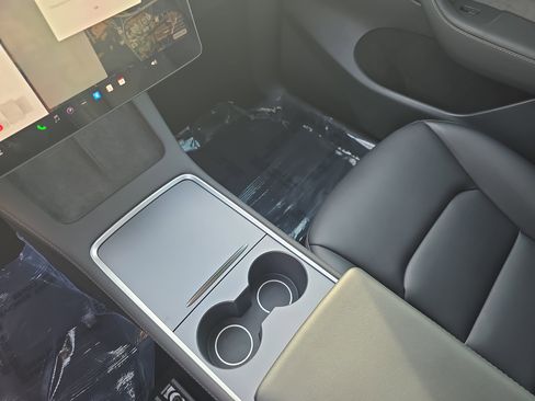 Used 2023 Tesla Model Y Long Range image 26